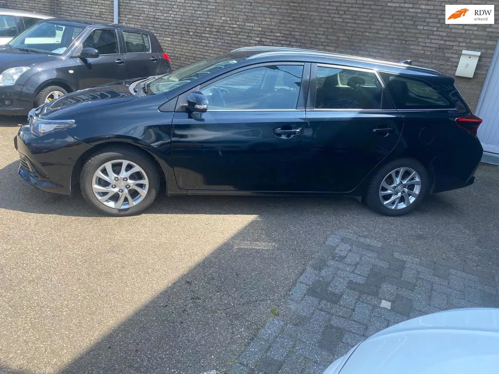 Toyota Auris TOYOTA AURIS 1,8HYBRIT BUSINESS PULUS Toyota Auris TOYOTA AURIS 1,8HYBRIT BUSINESS PULUS