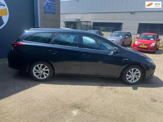 Toyota Auris TOYOTA AURIS 1,8HYBRIT BUSINESS PULUS